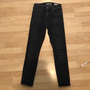 Levi’s High Rise Skinny size 27